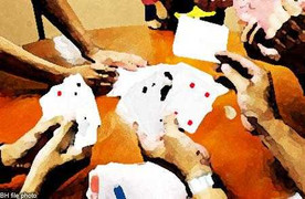 Đánh bạc cùng học trò, thầy giáo bị phụ huynh tố cáo