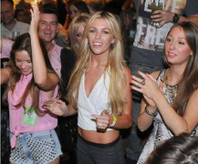 Crouch: Vợ là số 1, Euro là... cái đinh