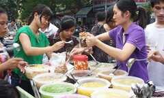 Lãi ‘khủng’ gần 100 triệu/tháng nhờ chè tự chọn vỉa hè