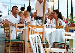 Sinh nhật Lampard: Có người đẹp mà vẫn buồn rười rượi