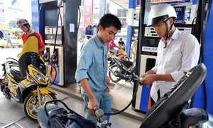 Xăng giảm 700 đồng/lít từ 16h hôm nay