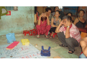 Phá sòng bạc, tạm giữ 36 đối tượng