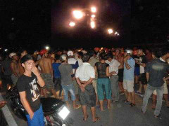 'Cẩu tặc' bị đánh bất tỉnh, xe máy cháy trơ khung