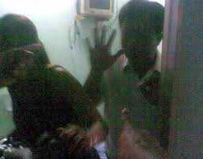 Kỷ luật bí thư xã 'tòm tem' vợ người khác