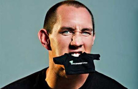 Kiếm triệu “đô” từ nghề… mặc áo