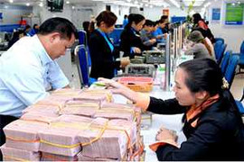 Trả lãi tiền gửi rút trước hạn, ngân hàng bị ‘thổi còi’