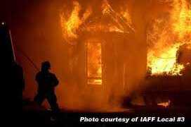 Long An: Cháy nhà, ba người trong gia đình tử nạn