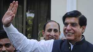 Lộ diện tân thủ tướng Pakistan