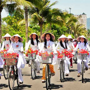 Ảnh: Đỏ rực 'sắc màu học trò' dưới nắng hè