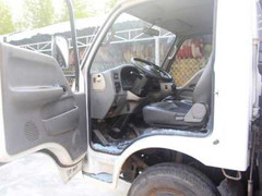 Chở 3 vượt đèn đỏ, đánh 3 CSGT