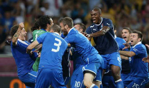 Đánh gục Anh, Italia tiến vào bán kết