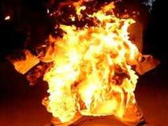 Tự thiêu giữa đêm tại nhà riêng