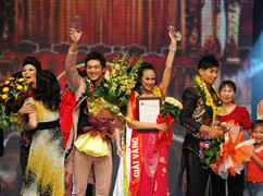 Siêu mẫu 2012: Phương Mai, Hữu Long đoạt giải vàng