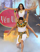 Minh Hằng và Nam Thành múa Ai Cập sôi động