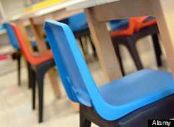 Trói chặt học trò vào ghế, giáo viên bị phụ huynh kiện