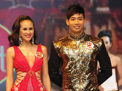 Nghi án biết trước giải vàng, BTC Siêu mẫu 2012 nói gì?