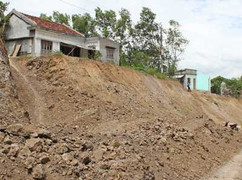 Dự án đi qua nhà, mặt đường thành...'vực sâu'