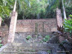 Chùm ảnh: 'Đại gia' xây mộ chờ ướp xác mình