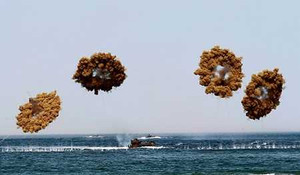 Ảnh quốc tế 26/6: Hàn Quốc tập trận khốc liệt trên biển