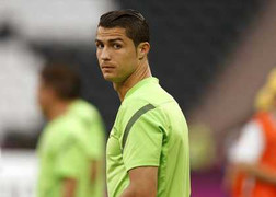 Ronaldo: Người bảo vệ lời nguyền chiếc cúp bạc Euro