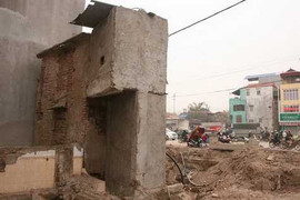 Hà Nội còn 400 nhà 'siêu mỏng, siêu méo' chờ khai tử