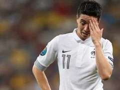 Nasri xin lỗi CĐV, đặc biệt là trẻ em