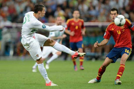 Ronaldo bỏ lỡ thời cơ vàng phế truất TBN phút 90