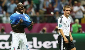 Đức 1-2 Italia: Bỗng dưng... tuột xích