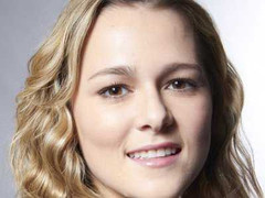 23 tuổi, xinh đẹp, sở hữu mạng xã hội 15 triệu đô