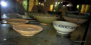 Lạ lùng cổ vật bỏ hoang trong “nhà ma” ở Hoà Bình