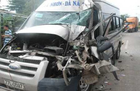 Tài xế chạy ẩu, hàng chục thí sinh bị thương