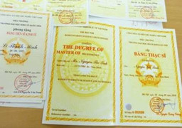 Khởi tố 3 sinh viên Bách Khoa mua bán bằng tiến sĩ giả