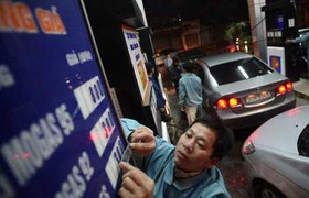 Giá xăng bất ngờ giảm thêm 600 đồng/lít từ 7h tối nay