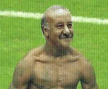 Del Bosque khoe cơ thể… Balotelli