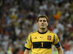 Casillas yêu cầu trọng tài giữ thể diện cho Ý