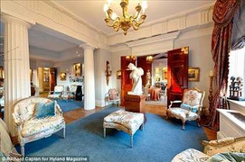 'Đột nhập' căn hộ xa hoa của Katie Holmes