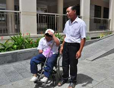 Đà Nẵng: Một TS khuyết tật được tuyển thẳng vào ĐH