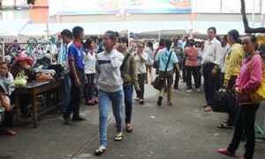 Lì xì 100 ngàn đồng cho 20 thí sinh ở trọ nhà mình