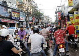 Hà Nội: Tắc đường cục bộ sau buổi thi chiều