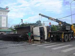 Xe tải, xe container liên tiếp 'gây họa' trên quốc lộ