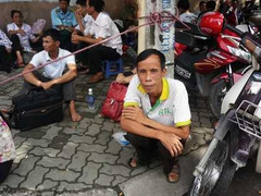 Nghe nông dân kể chuyện đưa con đi thi đại học