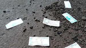 Rải tiền thật khi đưa tang: Bình Phước yêu cầu xử lý