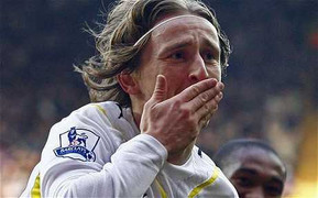 Học Van Persie, Modric nằng nặc đòi rời Tottenham