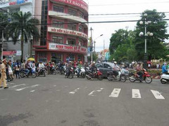 Tử nạn dưới gầm xe buýt