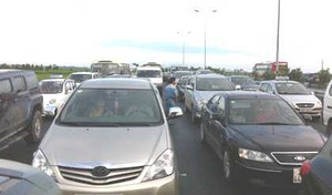 Cao tốc Cầu Giẽ-Ninh Bình tắc cứng vì trạm thu phí