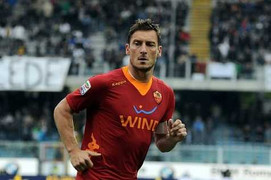 Cách mạng Zeman ở Roma: Totti sẽ đá tiền đạo cánh