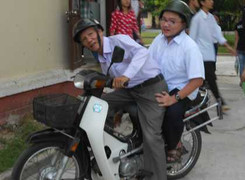 Bị bệnh xương thủy tinh vẫn cố gắng dự thi đại học