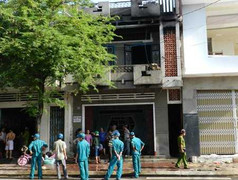 Lửa thiêu rụi tầng lầu, hai cháu bé thoát nạn