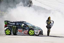 Drift liên hoàn hơn cả… choáng với Ford Fiesta 'độ'