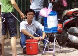 Dịch vụ 'chăm sóc tận răng' bên cổng trường thi đại học